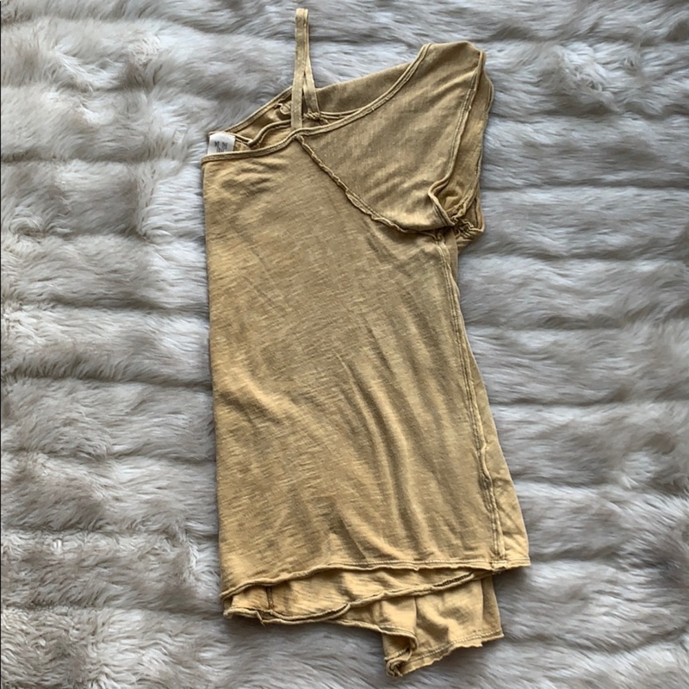 Cold Shoulder Tee - Picture 2 of 2